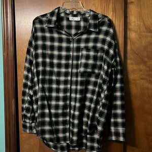 Hollister black and white oversized soft flannel in a size large